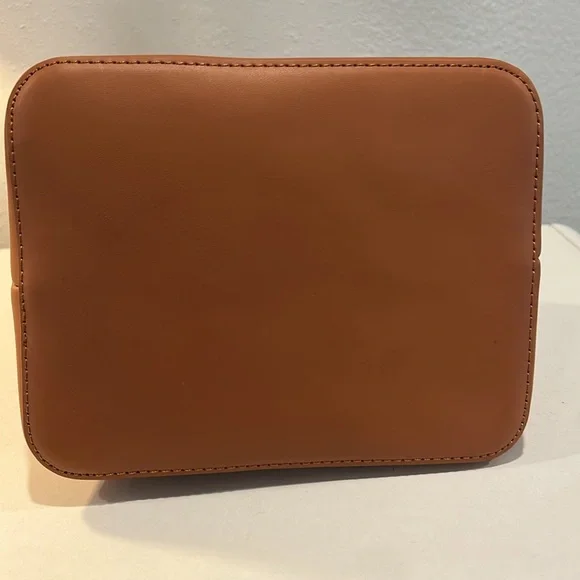 Like NEW Louise et Cie Isel Leather Toasted Almond Frame Novelty Curve Handle - Picture 11 of 13